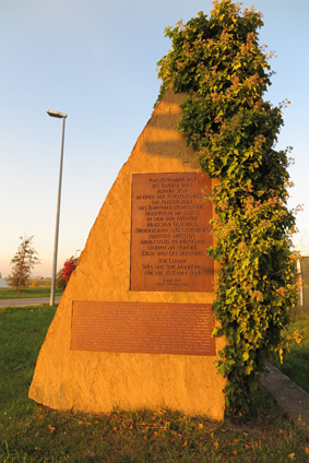 Gedenkstein am US-Airfield 